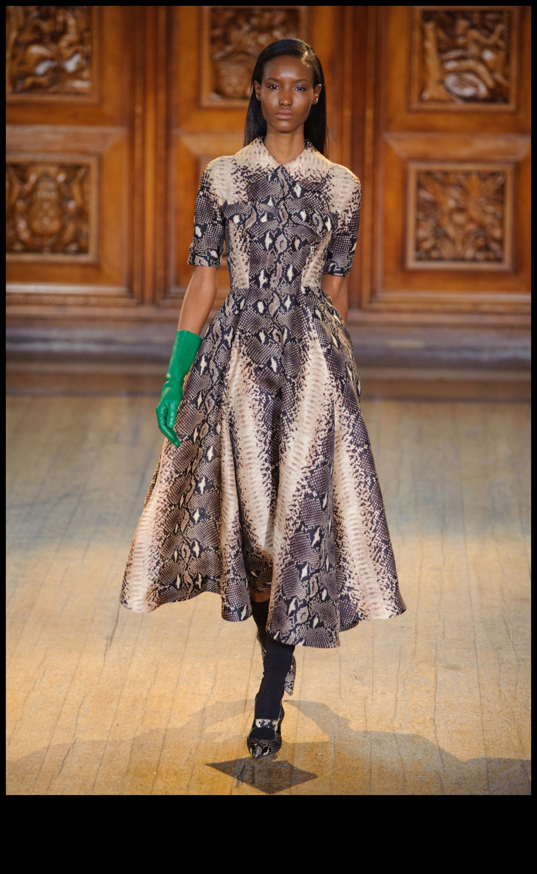 Rāpuļu skrejceļš Skatiet jaunākos rāpuļu modes stilus 5 Rāpuļu skrejceļš: stils ar rāpuļiem paredzētiem piederumiem