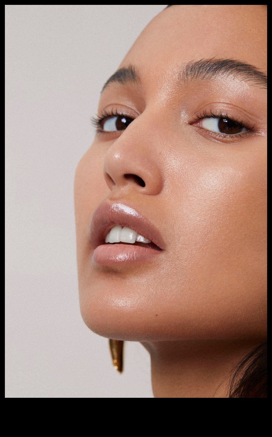 Dabisks lūpu apskāviens: bez piepūles skaistuma sasniegšana ar minimālisma lūpu spīdumiem