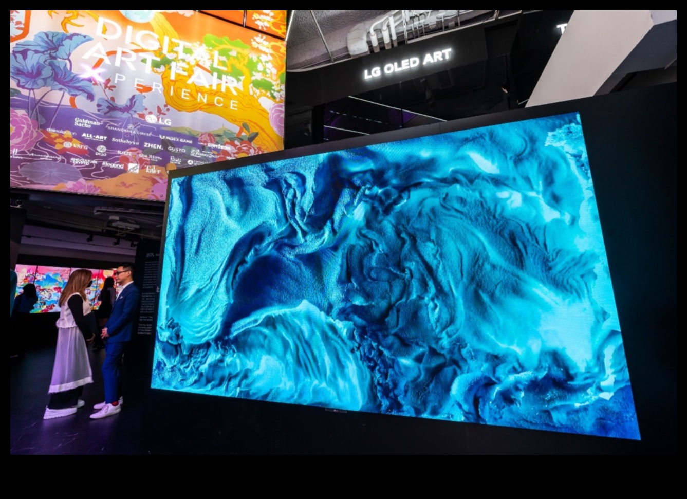 Domāšanas saplūšana: radošuma un tehnoloģiju apvienošana dizainā