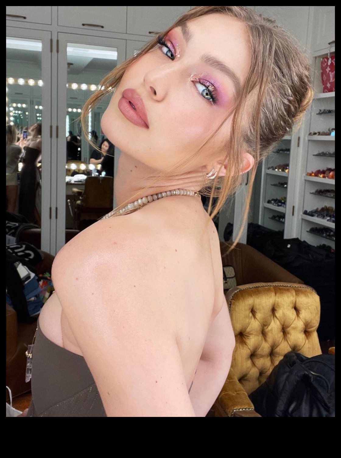 Glam aplauzums tilts starp modi un skaistumu 5 Glam aplauzuma ietekme uz modi: pārvarēt plaisu starp stilu un skaistumu