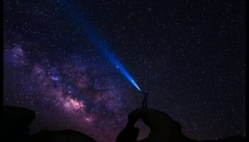 Debesu navigatori: virzība pa Visuma orbītām