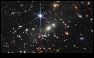Gravitācijas lēca: izkropļotu kosmisko skatu kaleidoskops