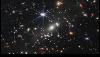 Gravitācijas lēca: izkropļotu kosmisko skatu kaleidoskops