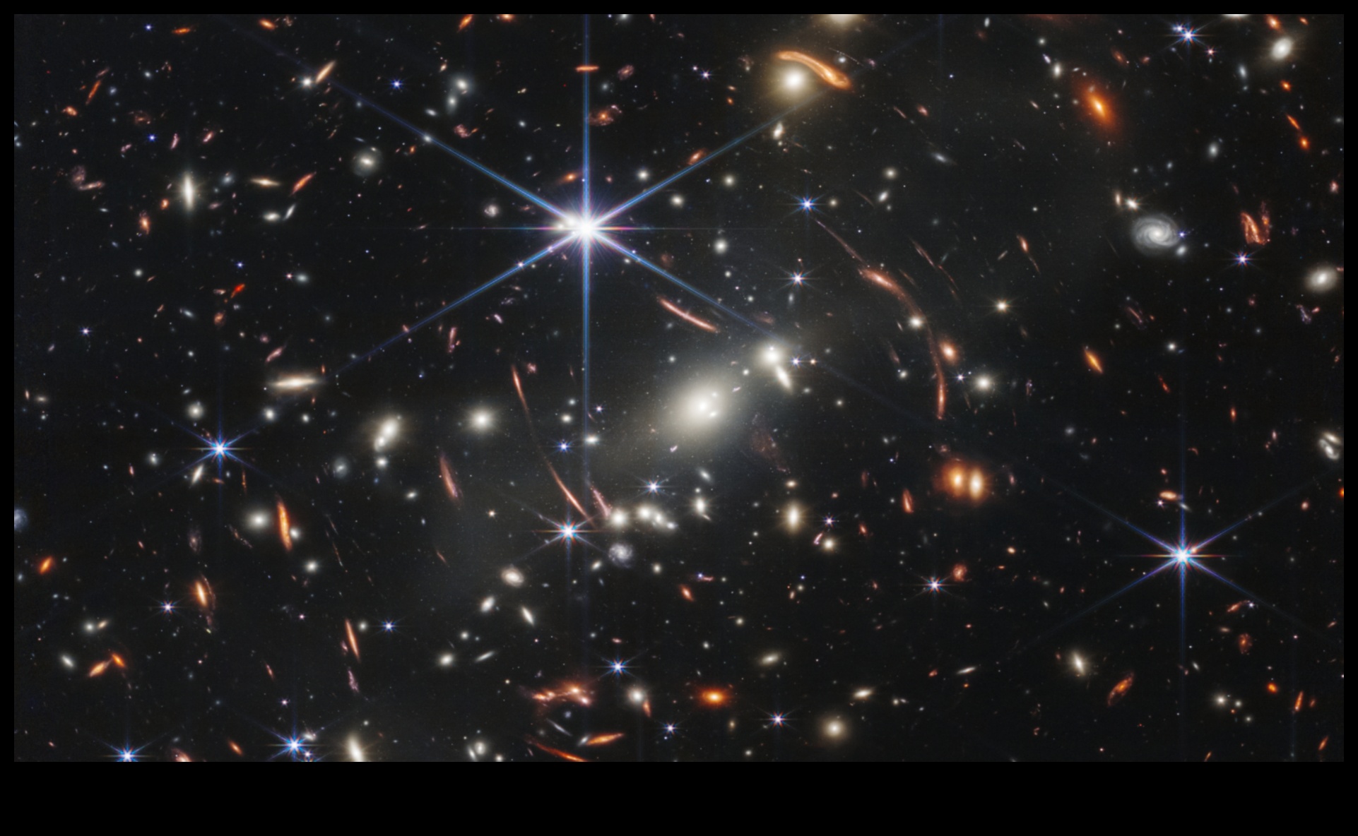 Gravitācijas lēca: izkropļotu kosmisko skatu kaleidoskops