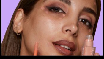 Krāsu koriģējošie pulveri: līdzsvaro nevienmērīgus ādas toņus