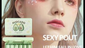 Tīri traipi Iegūstiet dabiski tonētu izskatu izmantojot lūpu krāsu, kas noturas visu dienu 3 Tīri traipi: iegūstiet dabiski tonētu izskatu ar lūpu krāsu